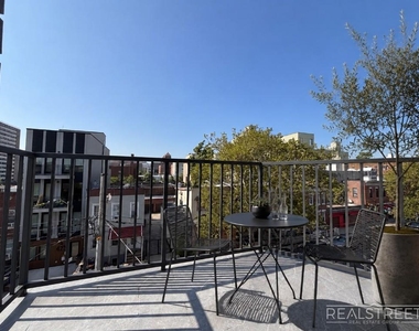 417 Rutland Road - Photo Thumbnail 9