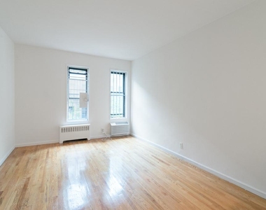 East 89 Street - Photo Thumbnail 9