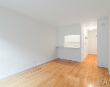 East 89 Street - Photo Thumbnail 10