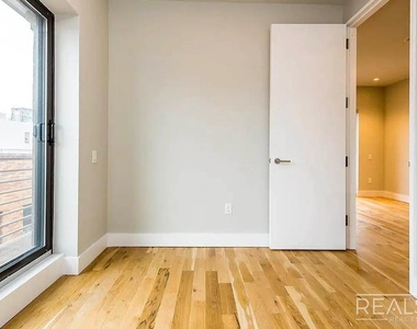 185 Leonard Street - Photo Thumbnail 6