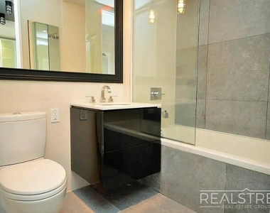 185 Leonard Street - Photo Thumbnail 11