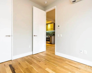 185 Leonard Street - Photo Thumbnail 8