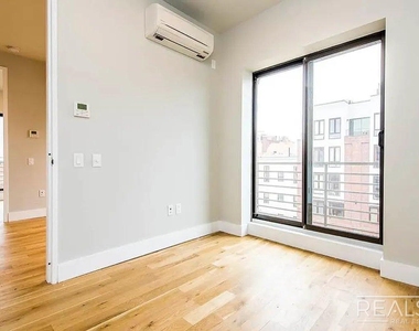 185 Leonard Street - Photo Thumbnail 7