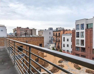185 Leonard Street - Photo Thumbnail 12