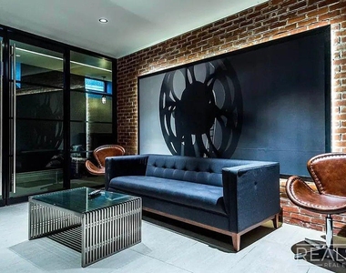 185 Leonard Street - Photo Thumbnail 19