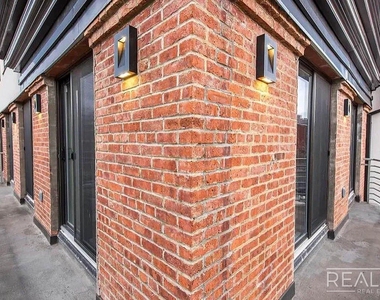 185 Leonard Street - Photo Thumbnail 14