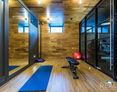 185 Leonard Street - Photo Thumbnail 17