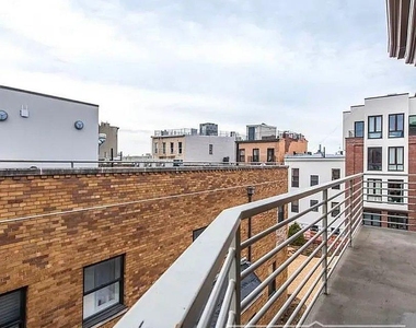 185 Leonard Street - Photo Thumbnail 13