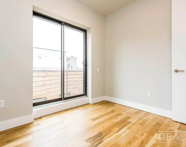 185 Leonard Street - Photo Thumbnail 5