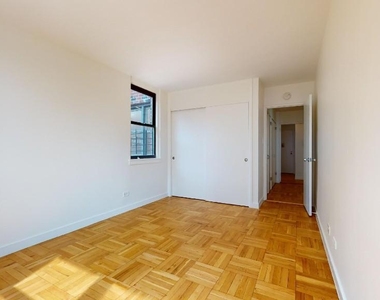 East 79th Street - Photo Thumbnail 4