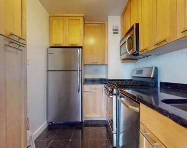 East 79th Street - Photo Thumbnail 5