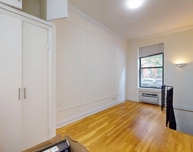 East 83rd Street - Photo Thumbnail 1