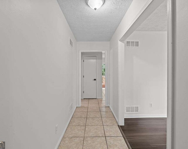 246 Barbara Lane Sw - Photo Thumbnail 5