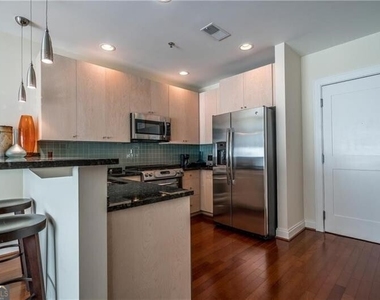 905 Juniper Street Ne - Photo Thumbnail 10