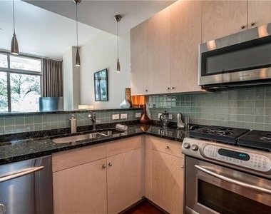 905 Juniper Street Ne - Photo Thumbnail 6