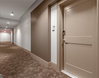 905 Juniper Street Ne - Photo Thumbnail 1