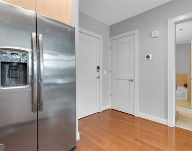 905 Juniper Street Ne - Photo Thumbnail 2