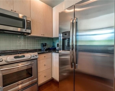 905 Juniper Street Ne - Photo Thumbnail 5