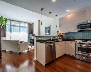 905 Juniper Street Ne - Photo Thumbnail 3