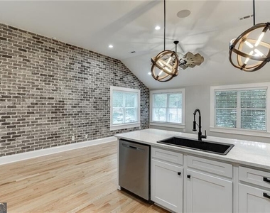 75 Cherry Street - Photo Thumbnail 15