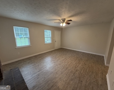 110 Chalfont Drive - Photo Thumbnail 3