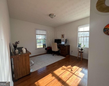 548 Athens Street - Photo Thumbnail 5