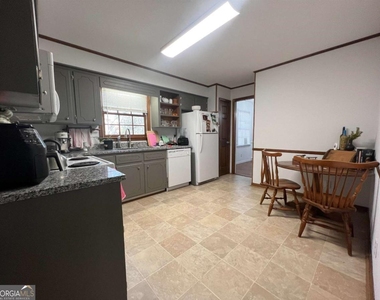 548 Athens Street - Photo Thumbnail 6