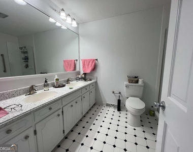 548 Athens Street - Photo Thumbnail 12