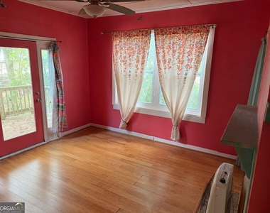 502 Lawrence Street - Photo Thumbnail 6