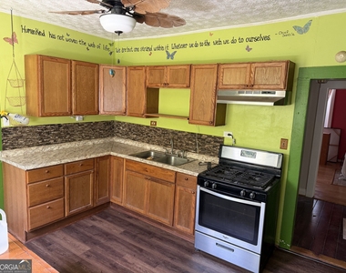 502 Lawrence Street - Photo Thumbnail 2
