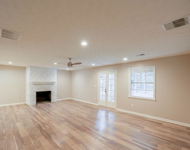 125 Brooks Drive - Photo Thumbnail 4