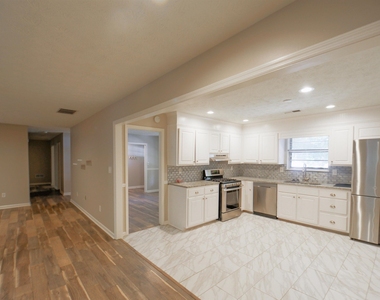 125 Brooks Drive - Photo Thumbnail 9