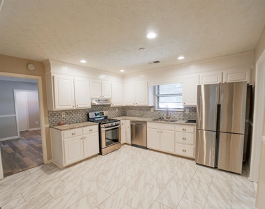 125 Brooks Drive - Photo Thumbnail 8