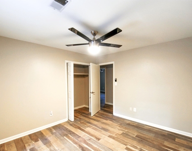 125 Brooks Drive - Photo Thumbnail 18