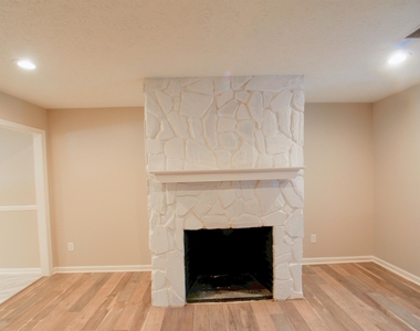 125 Brooks Drive - Photo Thumbnail 5