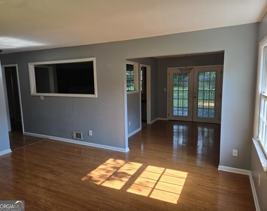 1387 Town Country Drive Se - Photo Thumbnail 2