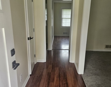 1148 Marifran Drive Ne - Photo Thumbnail 4