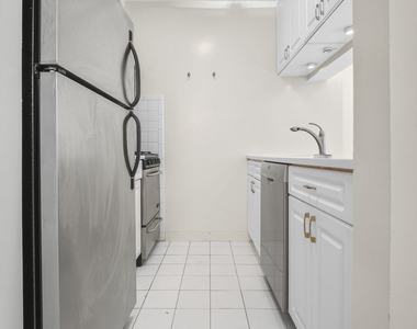 300 Albany Street - Photo Thumbnail 3