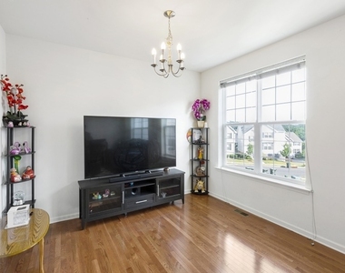 127 Sowers Dr - Photo Thumbnail 4