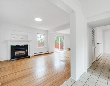 275 E Mt Pleasant Ave - Photo Thumbnail 11