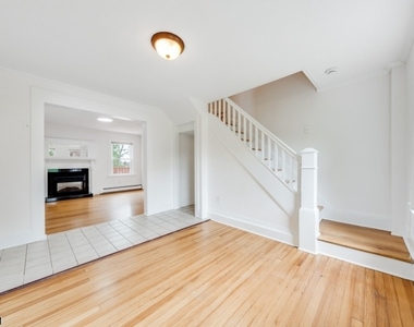 275 E Mt Pleasant Ave - Photo Thumbnail 9