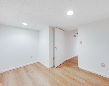 275 E Mt Pleasant Ave - Photo Thumbnail 36