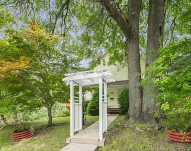 275 E Mt Pleasant Ave - Photo Thumbnail 4