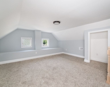 372 E Blackwell St - Photo Thumbnail 11