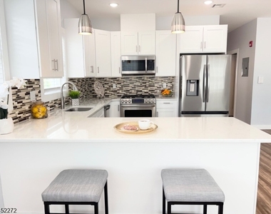 627 Bloomfield Ave - Photo Thumbnail 3