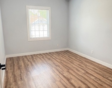 627 Bloomfield Ave - Photo Thumbnail 24