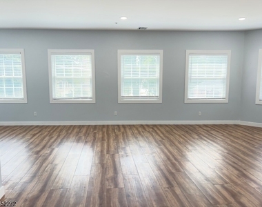 627 Bloomfield Ave - Photo Thumbnail 16