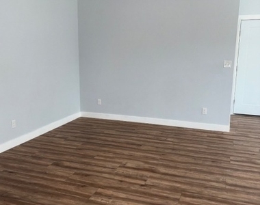 627 Bloomfield Ave - Photo Thumbnail 14