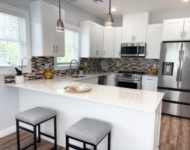 627 Bloomfield Ave - Photo Thumbnail 4