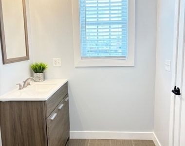 627 Bloomfield Ave - Photo Thumbnail 9